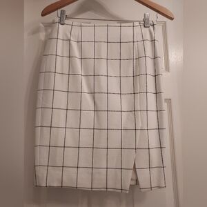 NWT Banana Republic Soft White and Black Windowpane Pencil Skirt, Size 0